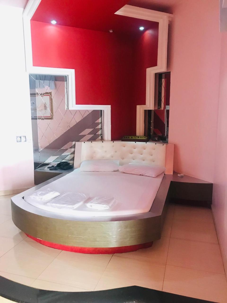 Euro Motel (Adults Only) كامبيناس المظهر الخارجي الصورة